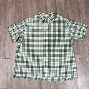 L.L. Bean Green and White Plaid Men’s short sleeve button down 100% cotton